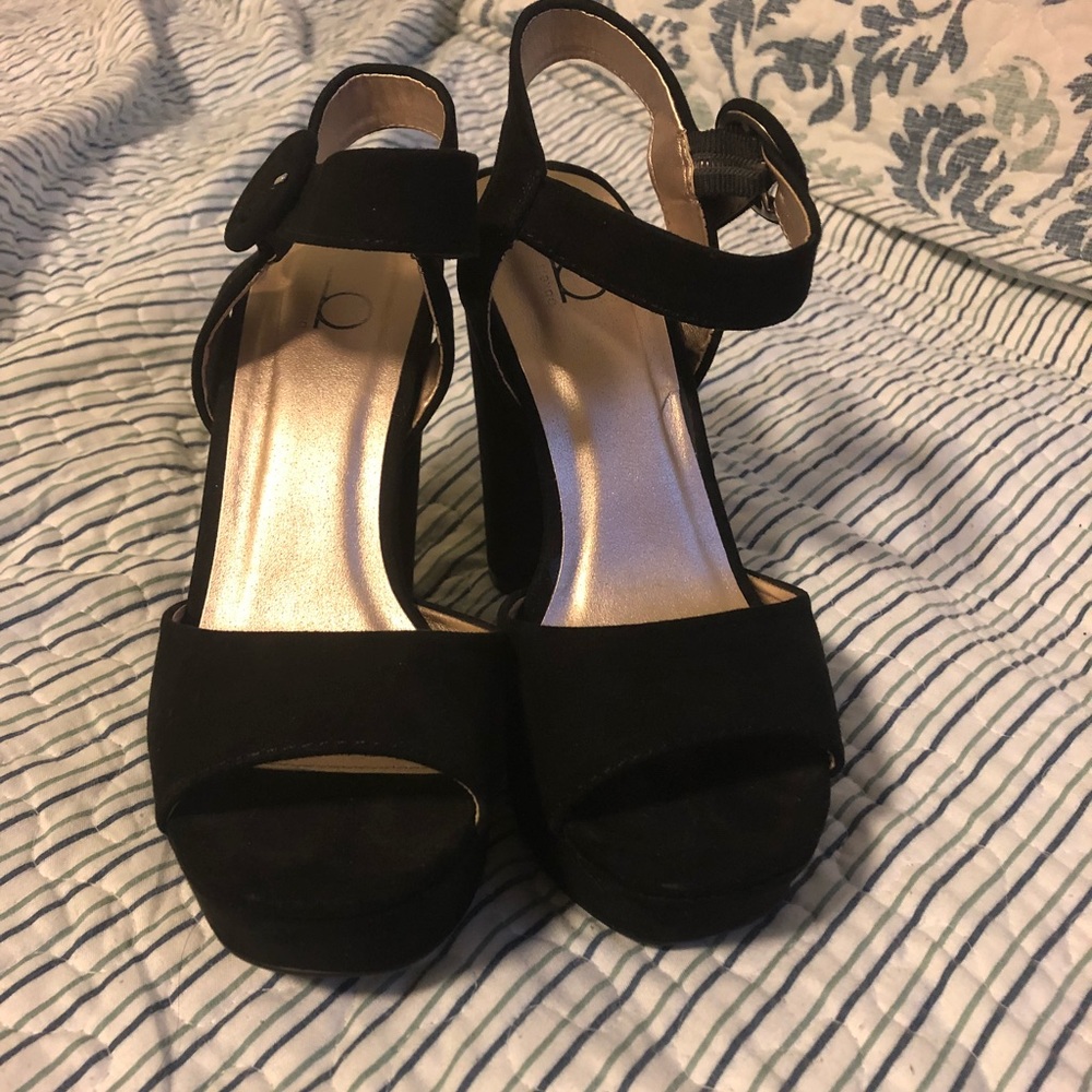 Black platforms